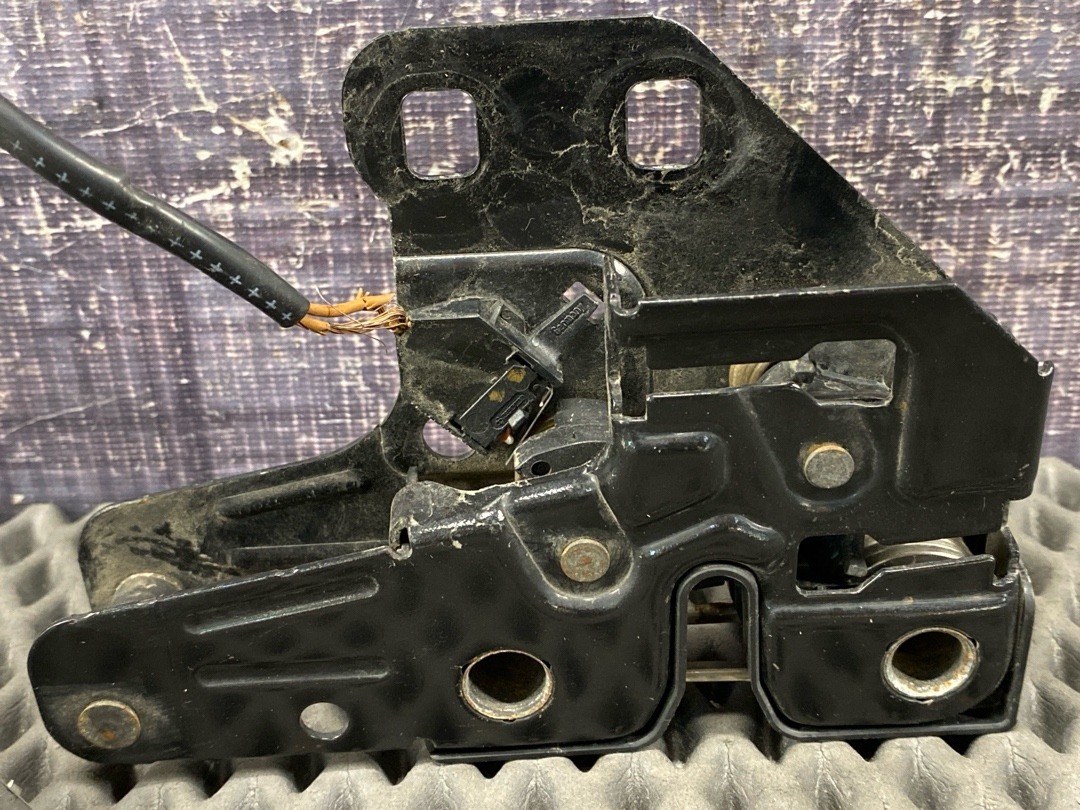 Замок капота, 1920 рублей, Красноярск