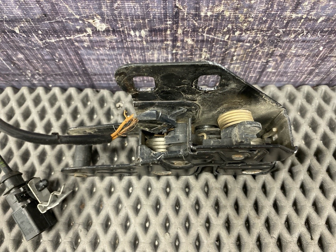 Замок капота, 1920 рублей, Красноярск