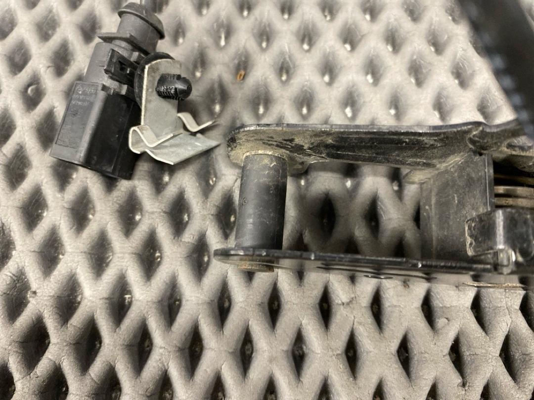 Замок капота, 1920 рублей, Красноярск