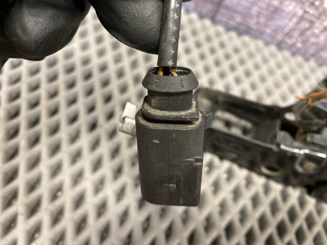 Замок капота, 1920 рублей, Красноярск