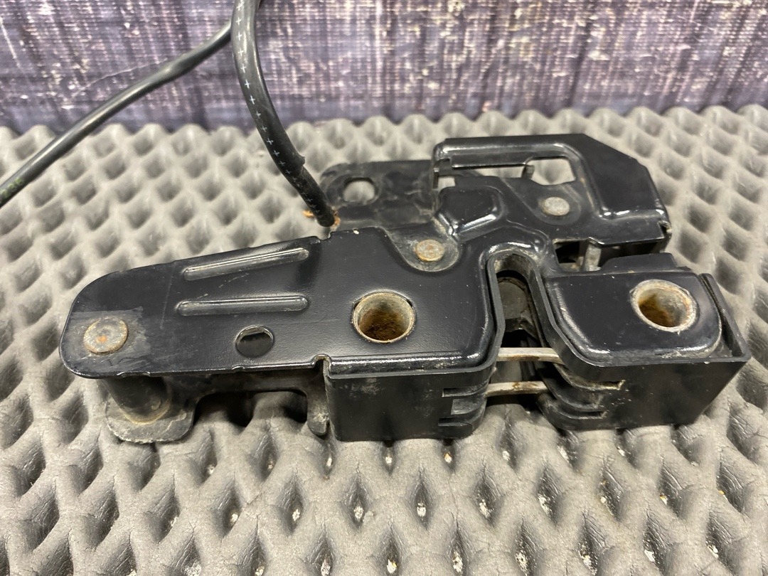 Замок капота, 1920 рублей, Красноярск