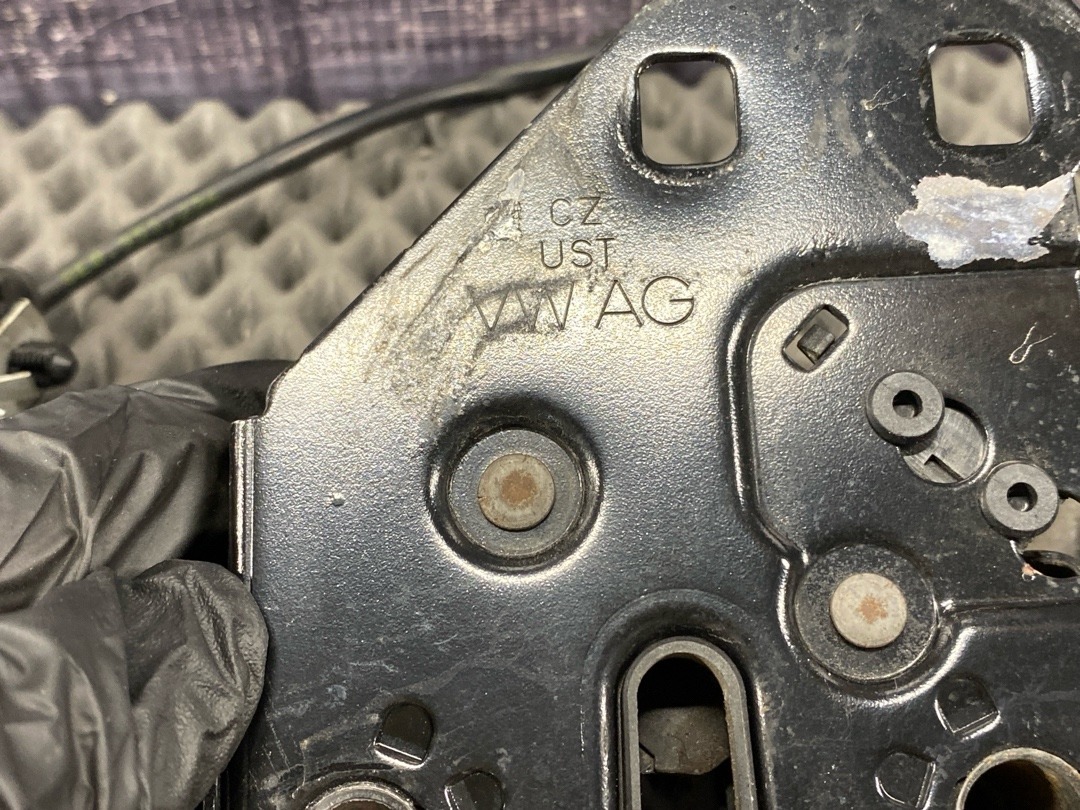 Замок капота, 1920 рублей, Красноярск