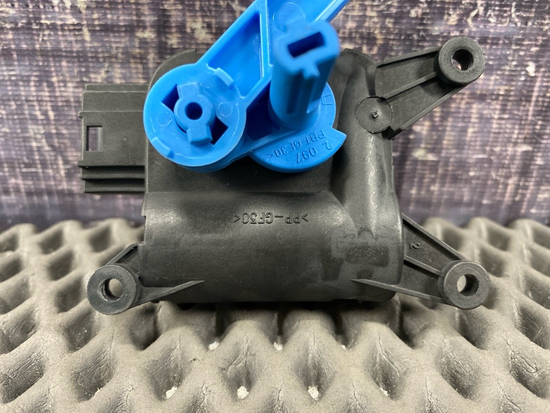 Мотор заслонки печки, 1060 рублей, Красноярск