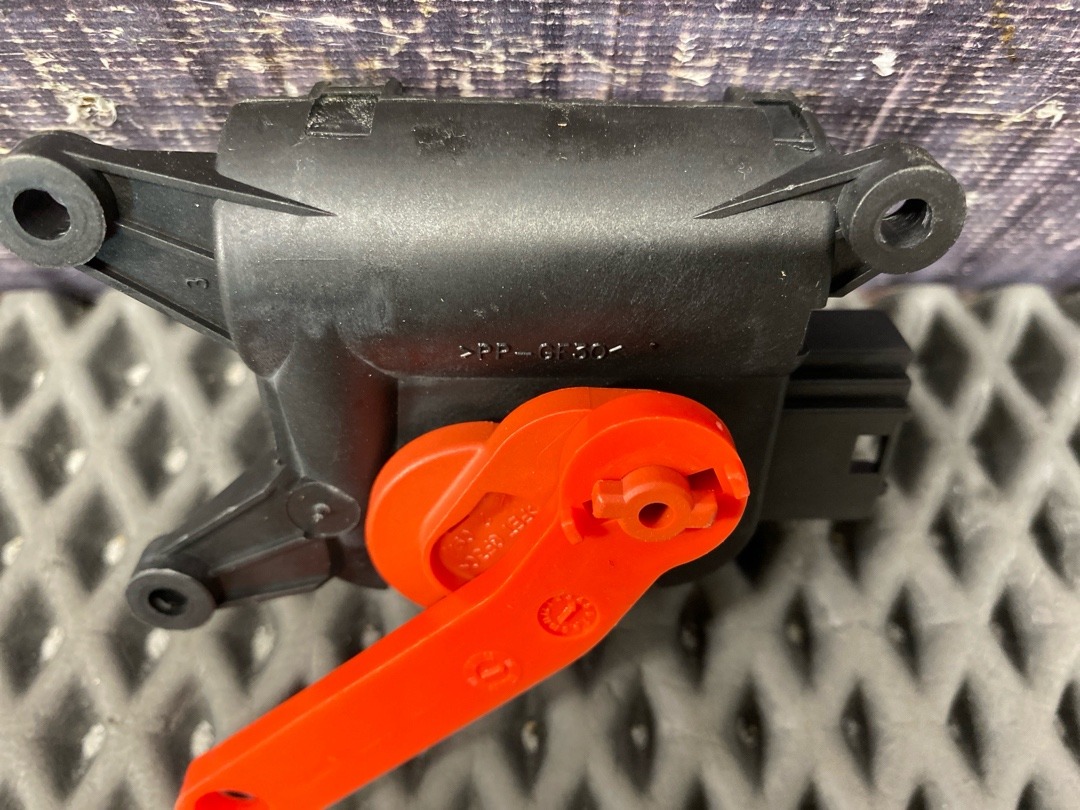 Мотор заслонки печки, 960 рублей, Красноярск