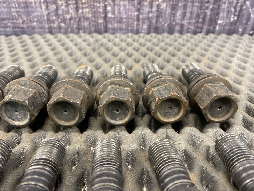 Комплект колесных болтов, 3380 рублей, Красноярск