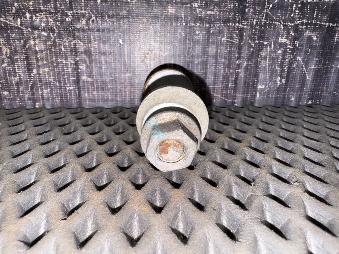 Болт развальный, 730 рублей, Красноярск