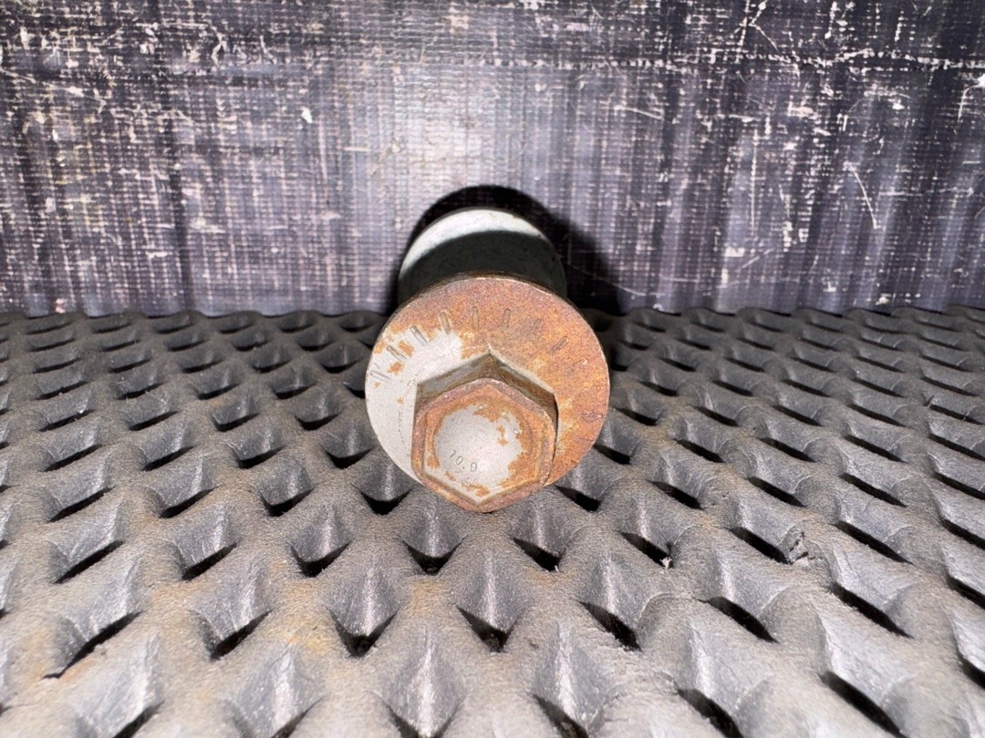 Болт развальный, 730 рублей, Красноярск