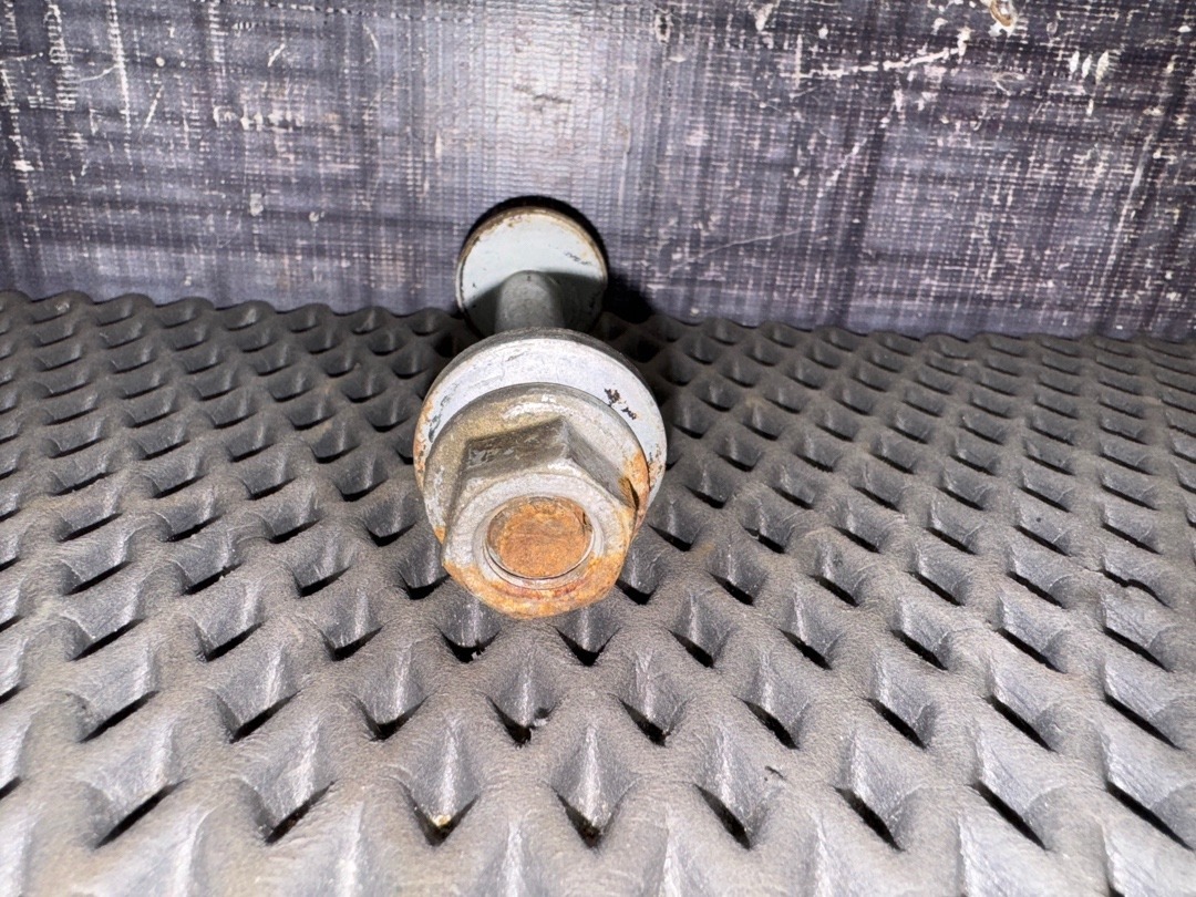 Болт развальный, 730 рублей, Красноярск