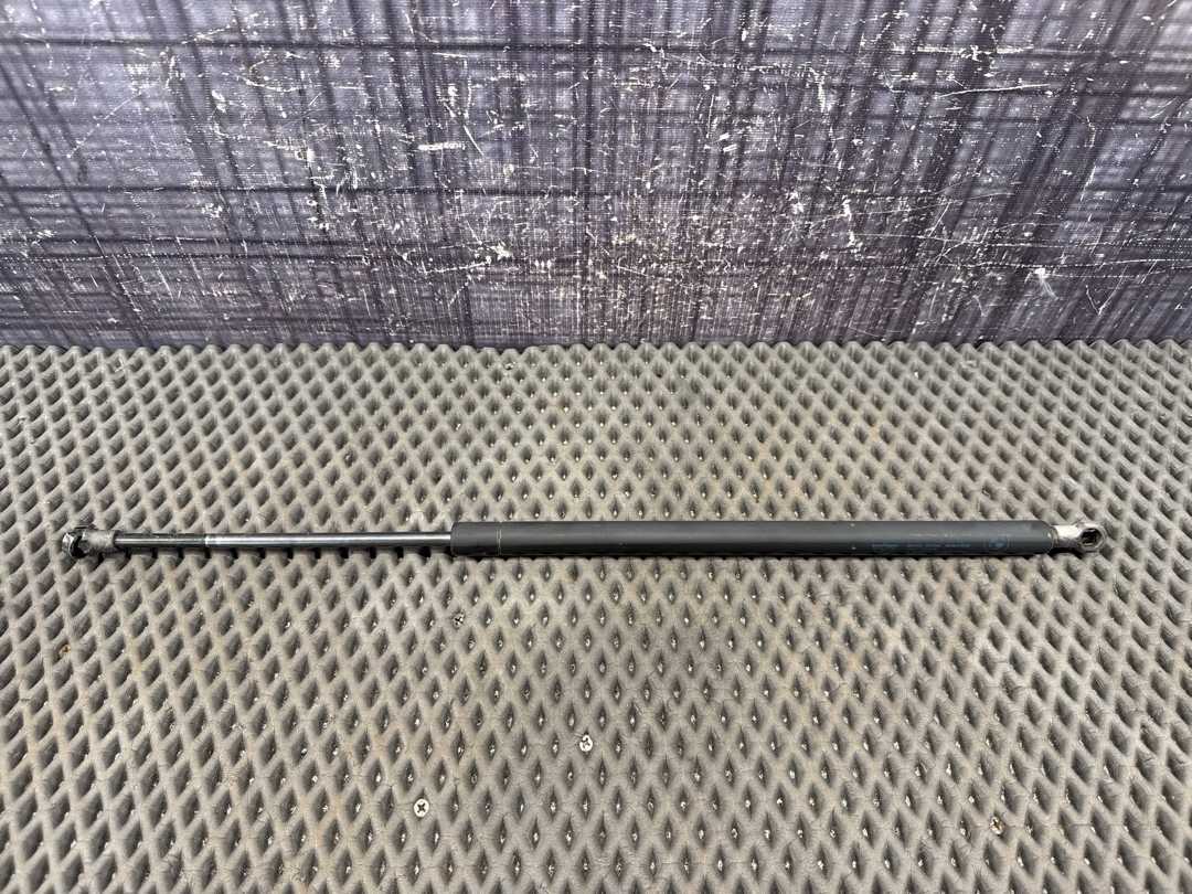 Амортизатор багажника, 930 рублей, Красноярск