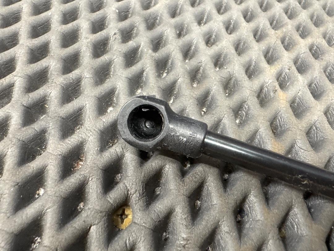 Амортизатор багажника, 930 рублей, Красноярск