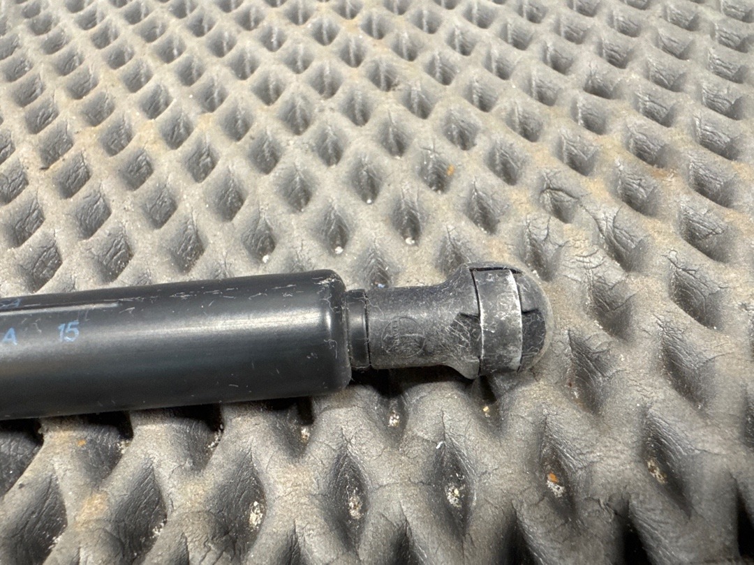 Амортизатор багажника, 930 рублей, Красноярск