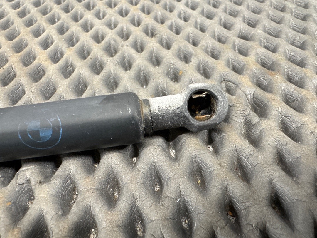 Амортизатор багажника, 930 рублей, Красноярск