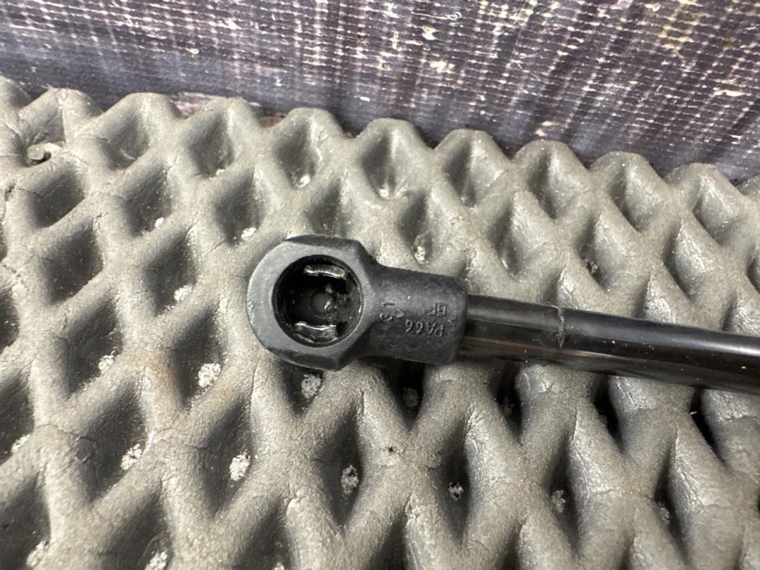 Амортизатор капота, 1000 рублей, Красноярск