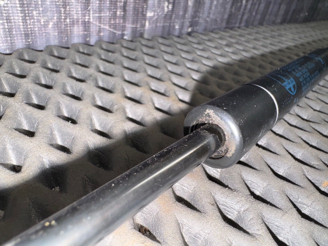 Амортизатор капота, 1000 рублей, Красноярск