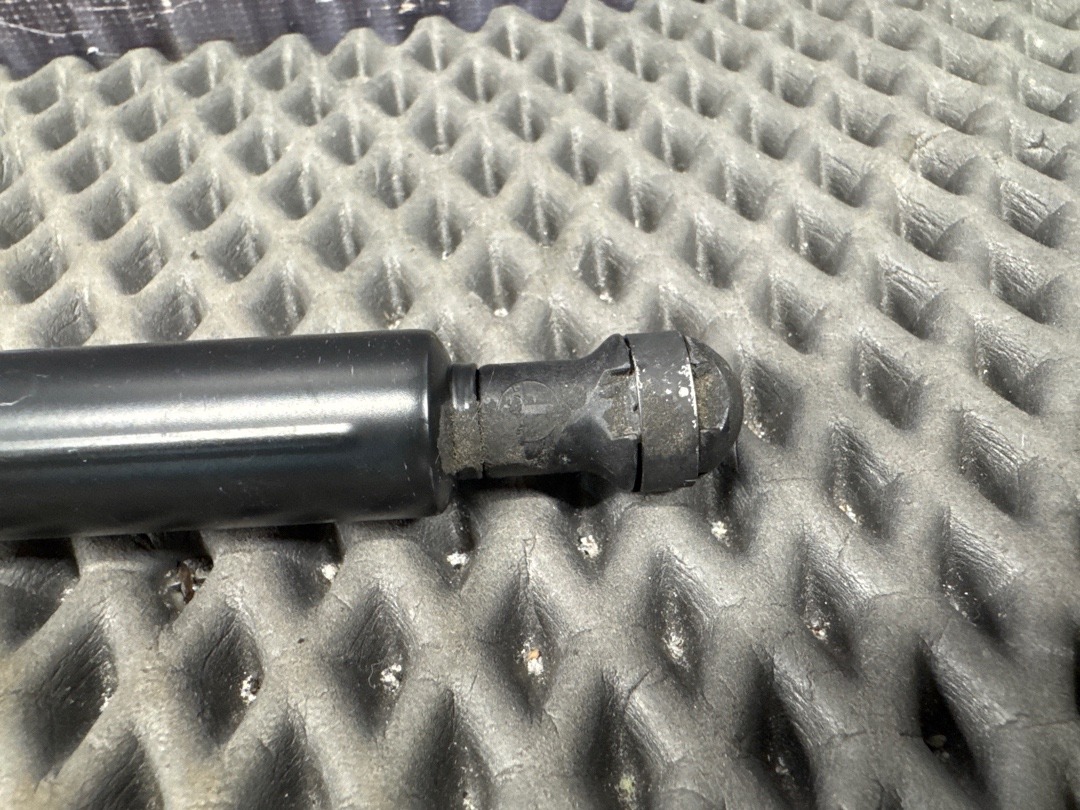 Амортизатор капота, 1000 рублей, Красноярск