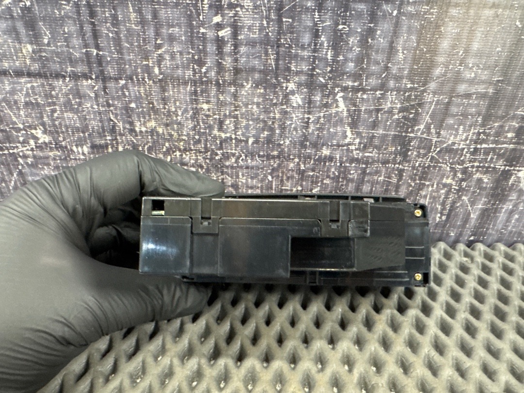 Кнопка стеклоподъемника, 1060 рублей, Красноярск