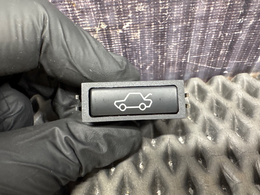 Кнопка открывания багажника, 460 рублей, Красноярск