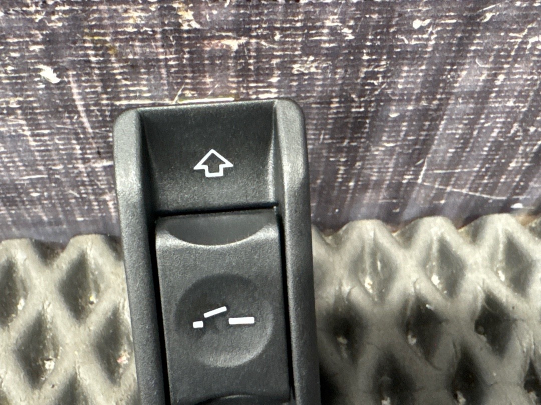 Кнопка люка, 1030 рублей, Красноярск