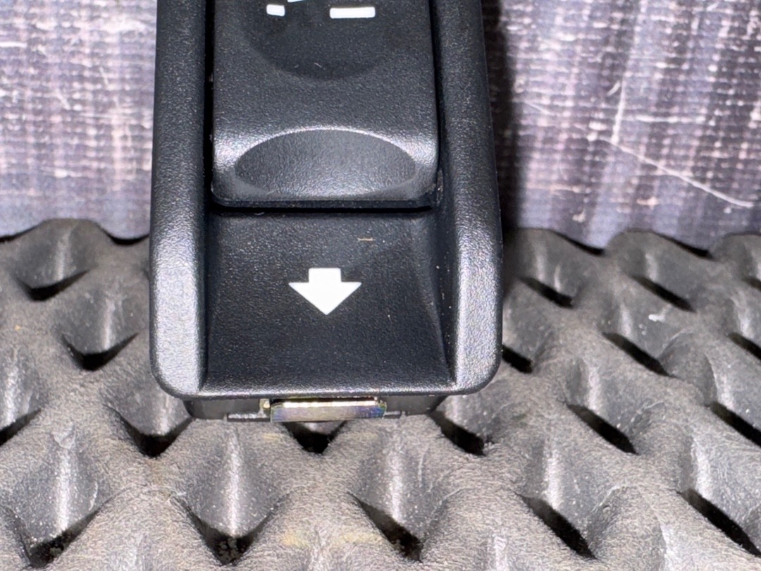 Кнопка люка, 1030 рублей, Красноярск