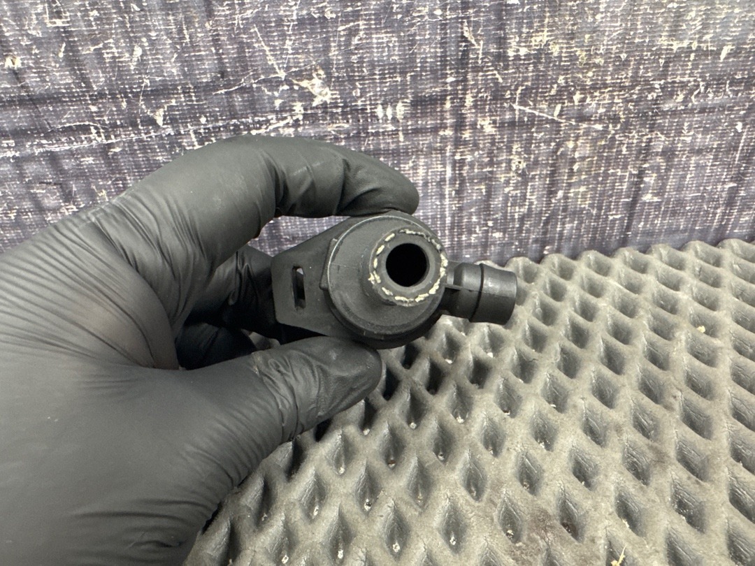 Клапан вентиляции топливного бака, 1760 рублей, Красноярск