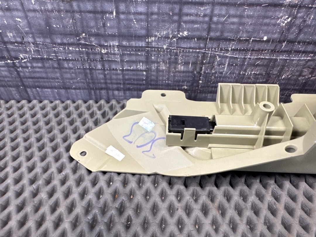 Направляющая шторки багажника, 1320 рублей, Красноярск