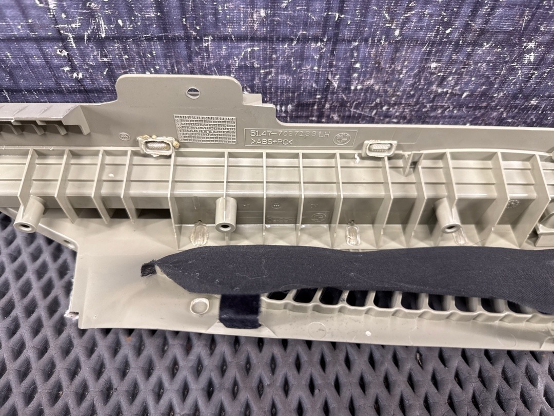 Направляющая шторки багажника, 1320 рублей, Красноярск