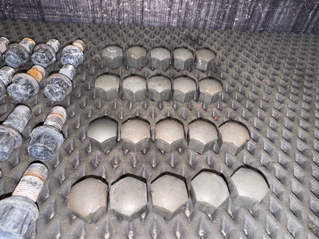 Комплект колесных болтов, 3340 рублей, Красноярск