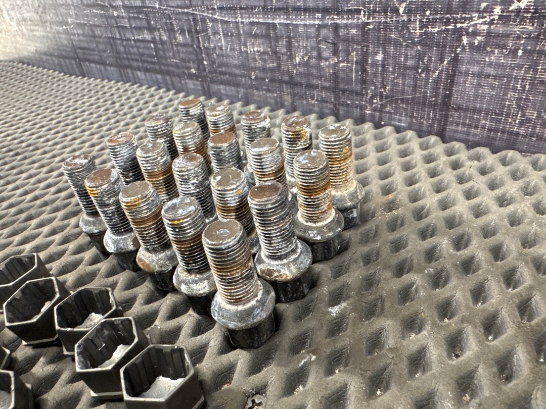 Комплект колесных болтов, 3340 рублей, Красноярск