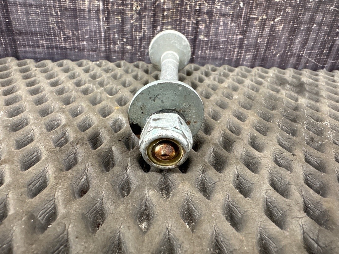 Болт развальный, 820 рублей, Красноярск