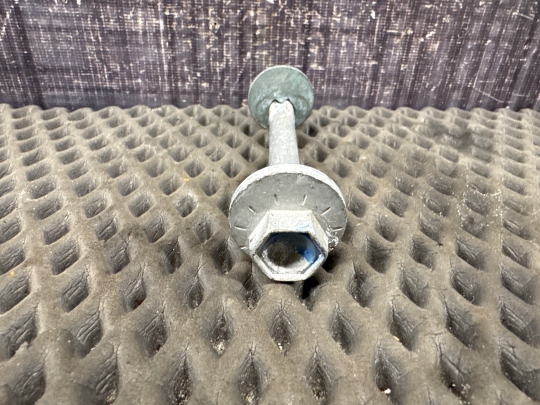 Болт развальный, 820 рублей, Красноярск