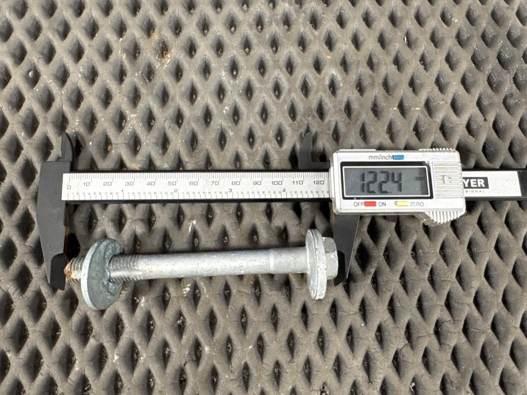 Болт развальный, 820 рублей, Красноярск