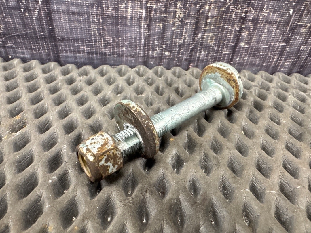 Болт развальный, 820 рублей, Красноярск