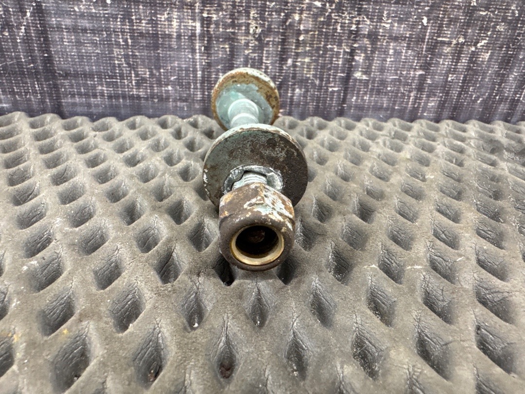 Болт развальный, 820 рублей, Красноярск