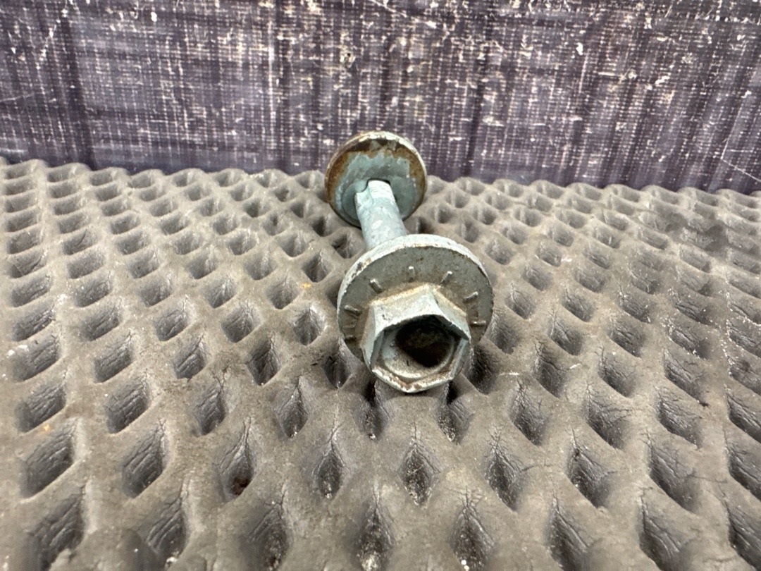 Болт развальный, 820 рублей, Красноярск