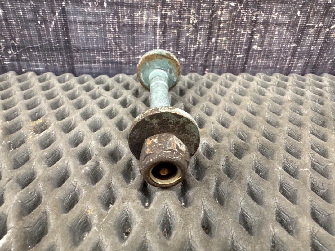 Болт развальный, 820 рублей, Красноярск