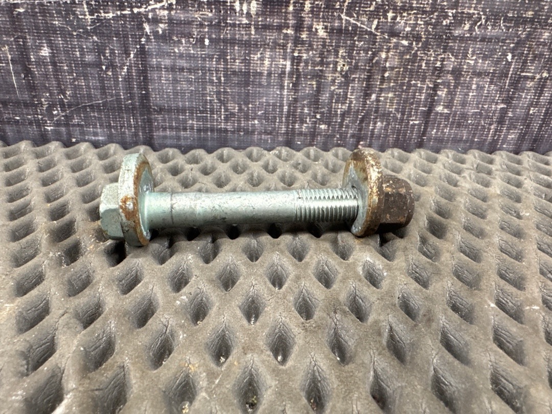 Болт развальный, 820 рублей, Красноярск