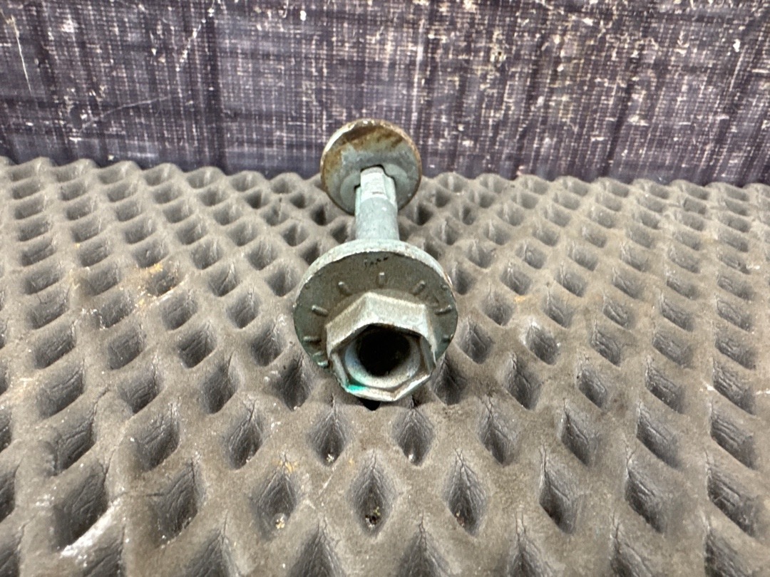 Болт развальный, 820 рублей, Красноярск