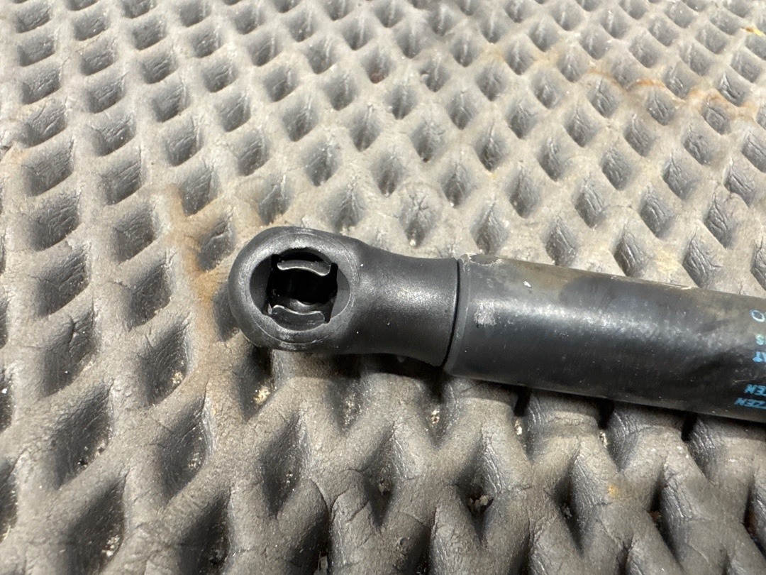 Амортизатор багажника, 880 рублей, Красноярск