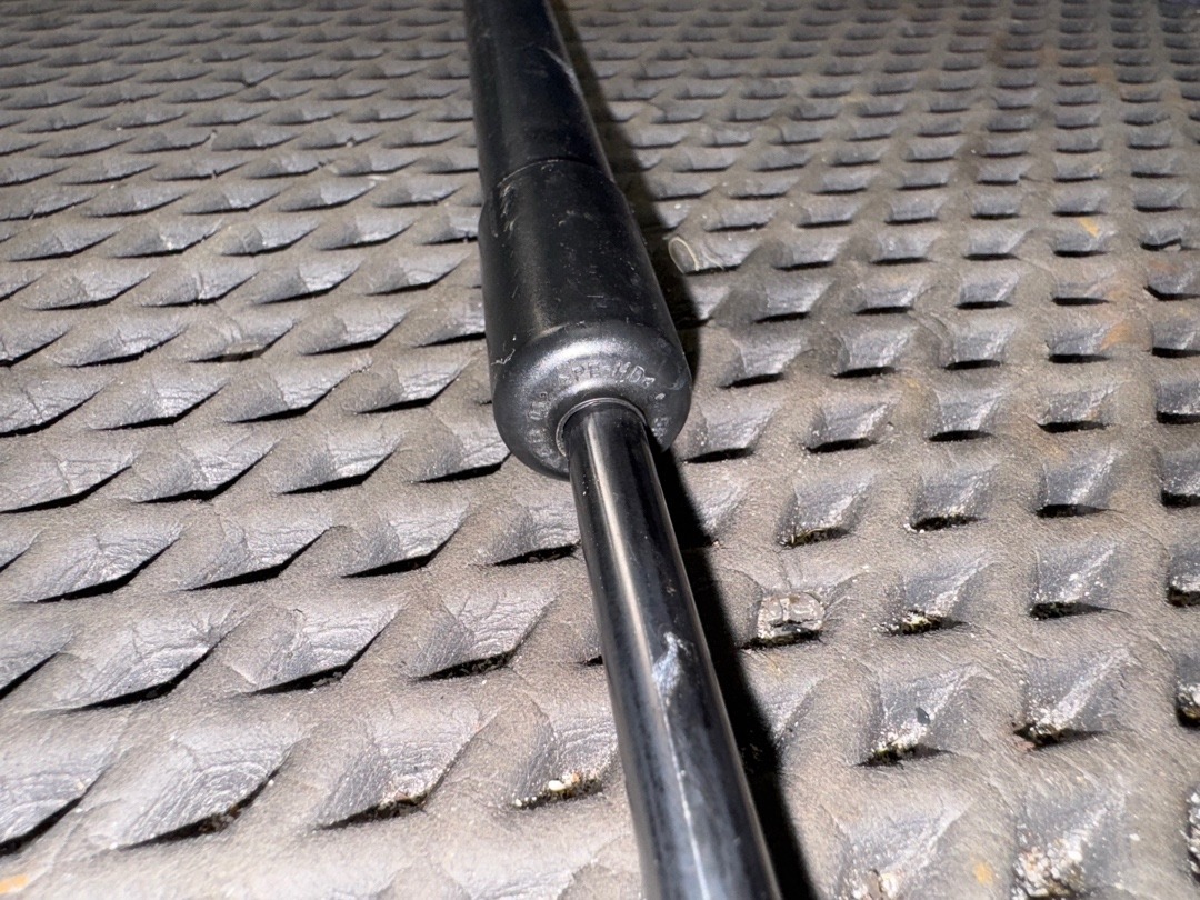 Амортизатор багажника, 880 рублей, Красноярск