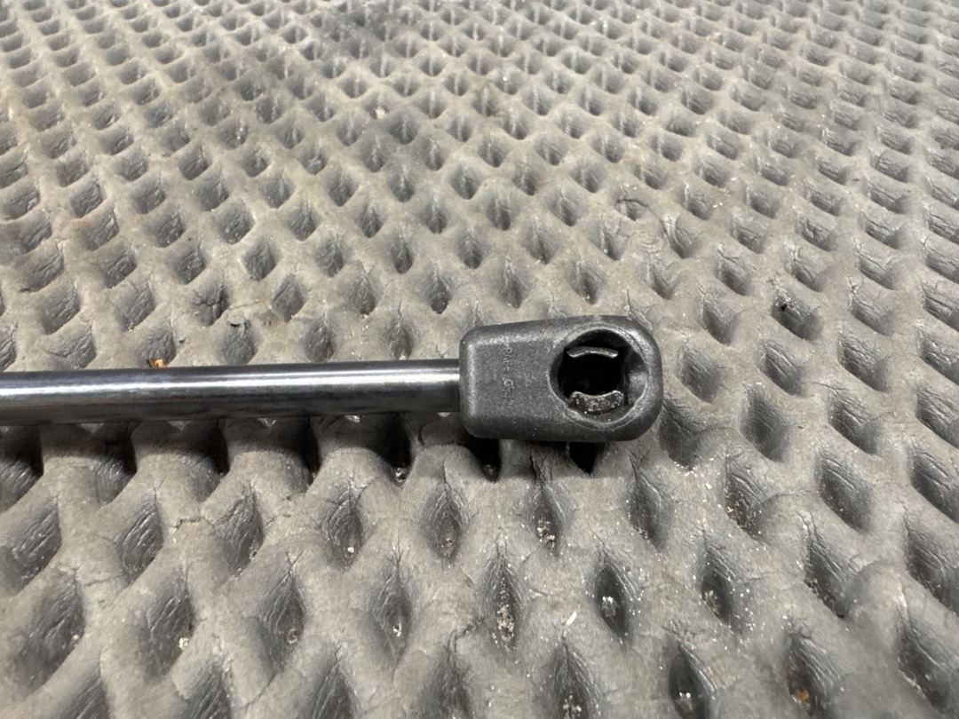 Амортизатор багажника, 880 рублей, Красноярск