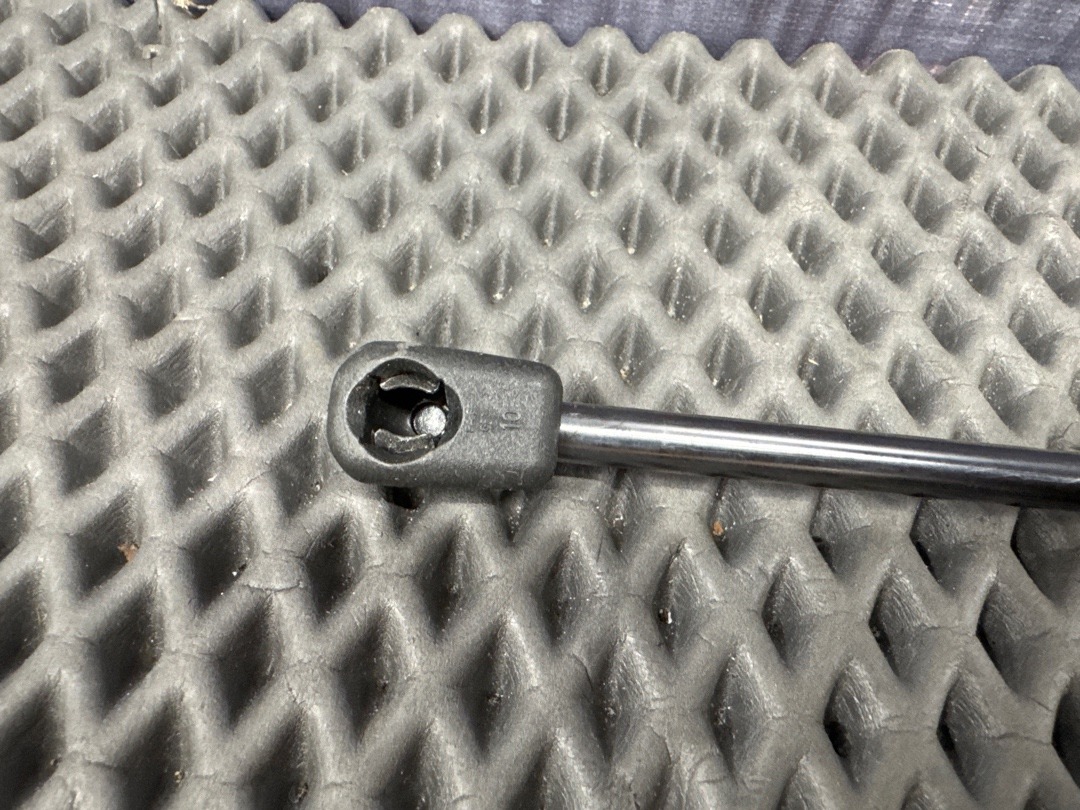 Амортизатор багажника, 880 рублей, Красноярск