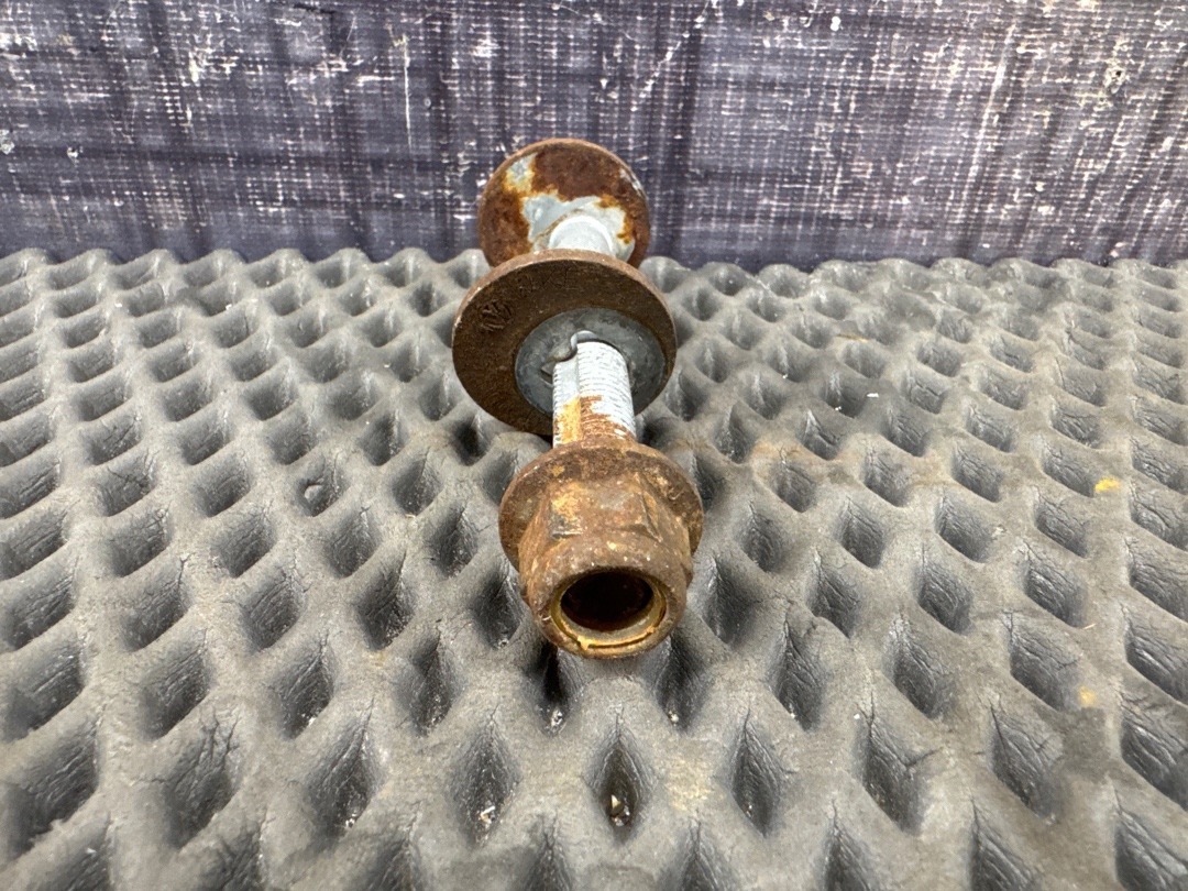 Болт развальный, 710 рублей, Красноярск