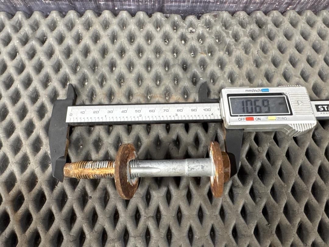 Болт развальный, 710 рублей, Красноярск