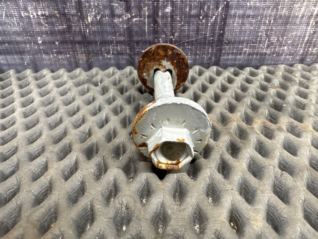 Болт развальный, 710 рублей, Красноярск