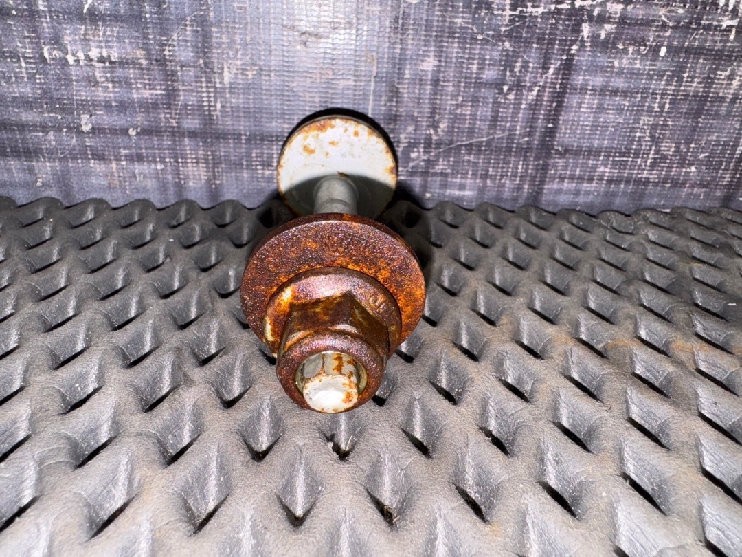 Болт развальный, 710 рублей, Красноярск