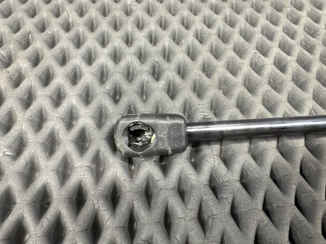 Амортизатор капота, 1210 рублей, Красноярск