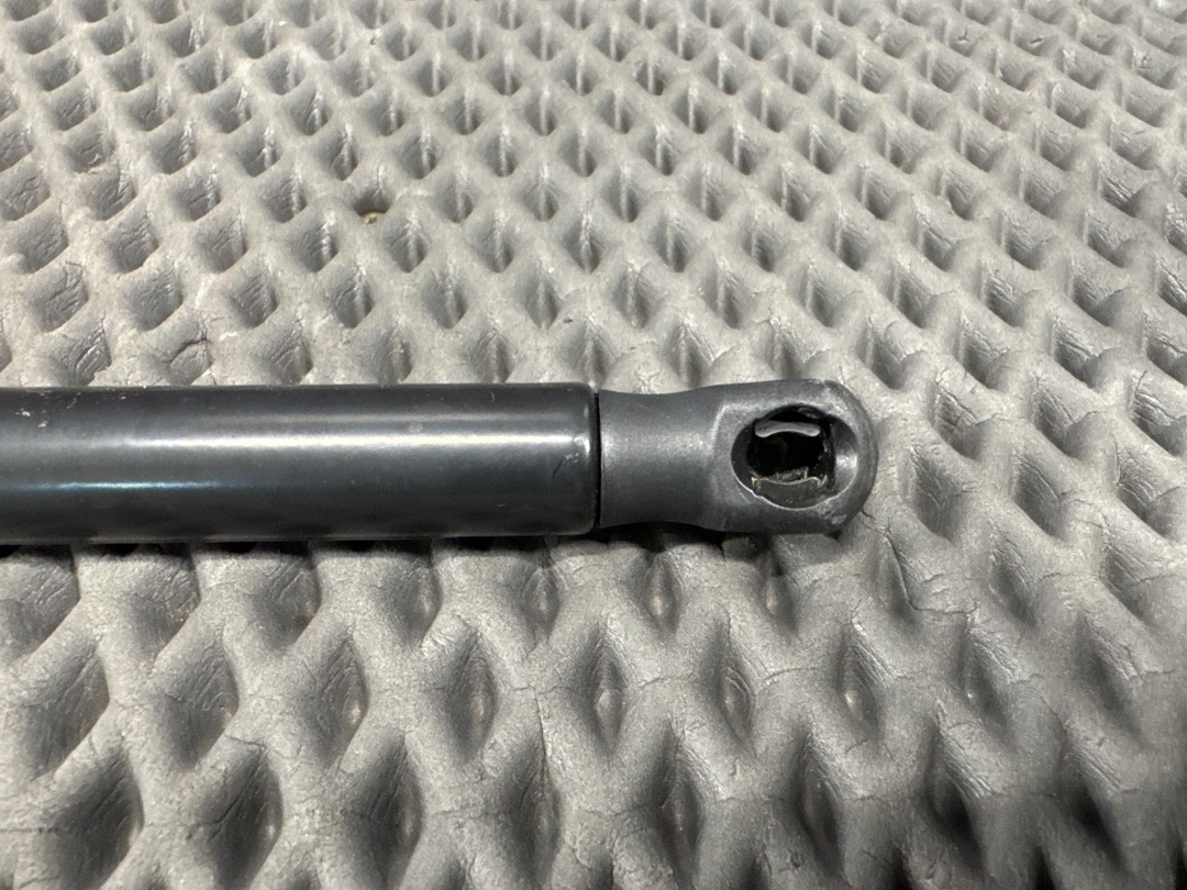 Амортизатор капота, 1210 рублей, Красноярск