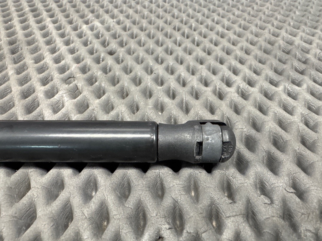 Амортизатор капота, 1210 рублей, Красноярск