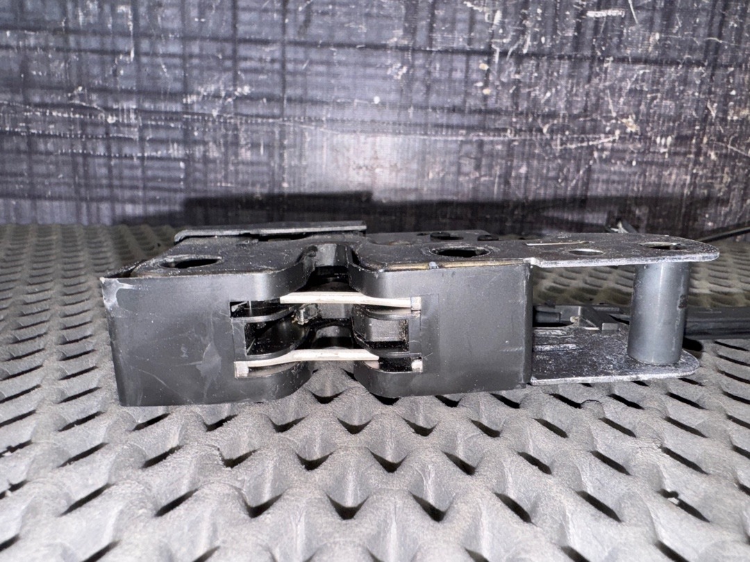 Замок капота, 1670 рублей, Красноярск