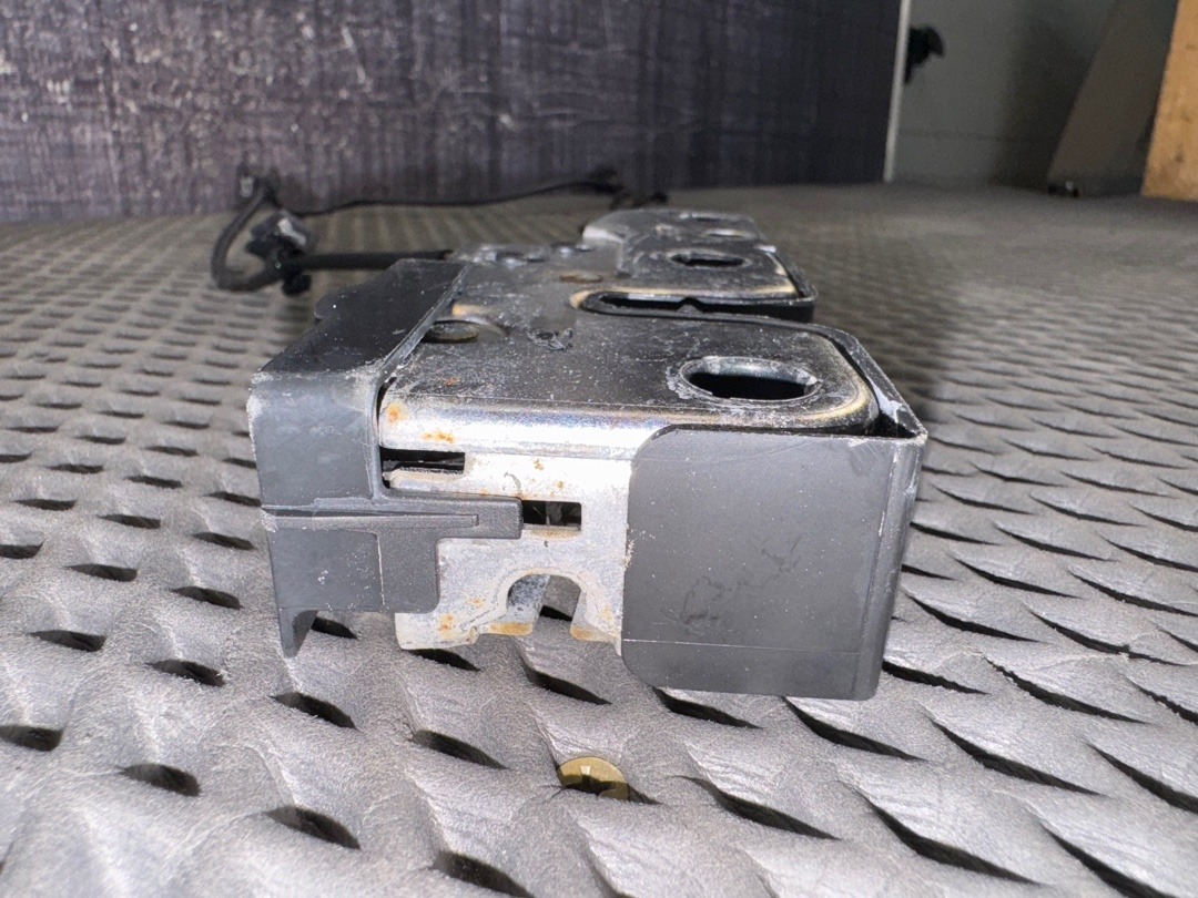 Замок капота, 1670 рублей, Красноярск